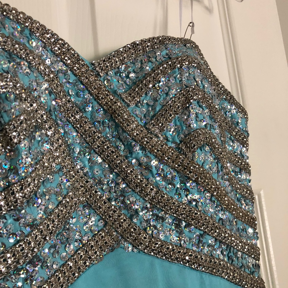 Prom dress - Picture 2 of 4